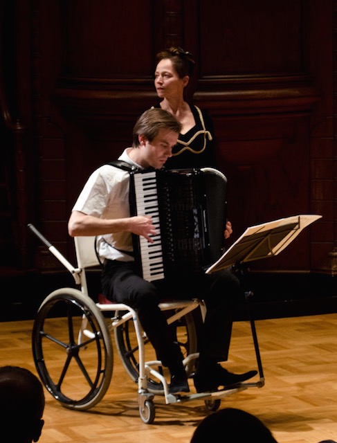 &rsaquo;...uni je suis uni &agrave; la vie...&lsaquo;